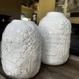 Off White glazed Meadow botanical Embossed Ceramic Vases
Available in 2 sizes; Small H18cm &amp; Large H28cm&nbsp;