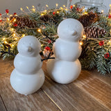 Christmas Ceramic White Snowmen with metal twig arms&nbsp;
Available in 2 sizes - Small H8.5cm &amp; Large H11.2cm&nbsp;