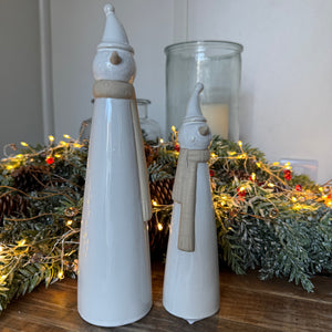 Christmas Ceramic Neutral Glazed with texture detailed tall Snowmen with a stone scarf &amp; carrot nose..
Available in 2 sizes - Small H20cm &amp; Large H26cm&nbsp;