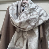 Accessories by Park Lane
Super soft heavyweight woven Scarf with reversible design which features pattern of large sketched lighter hearts &amp; a fringed hem&nbsp;
Colour - Natural&nbsp;