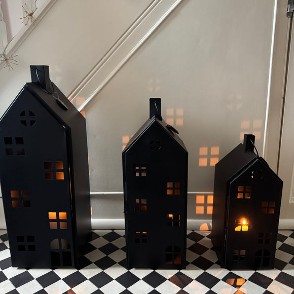 Black Iron House Decoration with open Door for candle/light holder

Available in 3 sizes: Small 40cm, Medium 50cm or Large 60cm