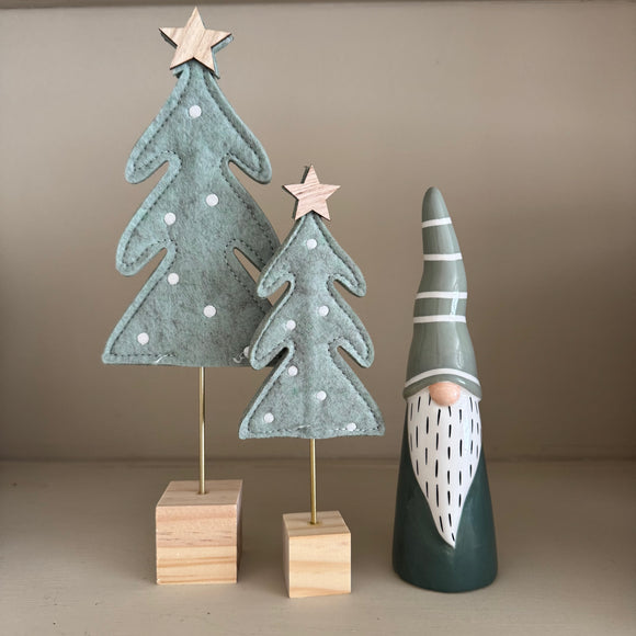 Small Sage Green Felt Tree with white dots & wooden star on top with a slim gold rod and square Wooden Base
Available in 2 sizes: Small 21cm & Large 28cm