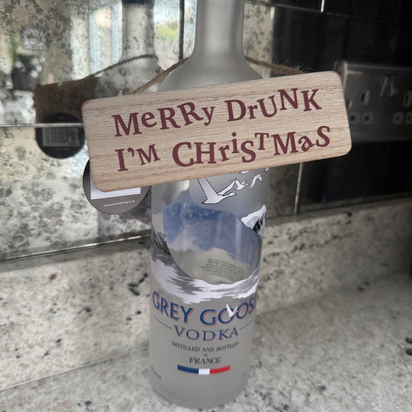 Small wooden hanging sign 15cm with distorted lettering
Quote - 'Merry Drunk I'm Christmas' 