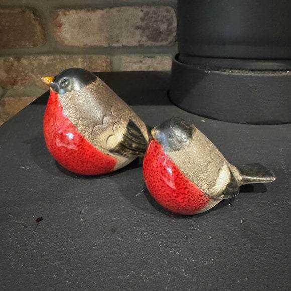 Ceramic Rustic Red Robin Sitting Ornaments 
Available in 2 sizes - Small 5cm & Large 7cm