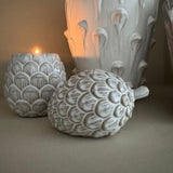 Off White Rustic Glazed detailed Ceramic Pinecones

Available in 2 sizes: Small 11cm &amp; Large 17cm