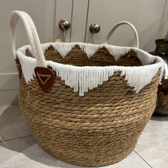 Large round Basket with white fringe detail