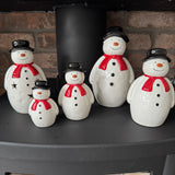 Christmas Ceramic Classic White Snowman collection
Wearing a Red scarf, black hat and smiling face body&nbsp;
Available in 5 sizes;
Small 9.6cm
Medium 12.5cm
Large 15.5cm
Extra Large 19.5cm
T-light Holder 17cm&nbsp;