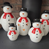 Christmas Ceramic Classic White Snowman collection
Wearing a Red scarf, black hat and smiling face body&nbsp;
Available in 5 sizes;
Small 9.6cm
Medium 12.5cm
Large 15.5cm
Extra Large 19.5cm
T-light Holder 17cm&nbsp;