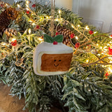 Fun Christmas ceramic Hanging Decoration
Christmas cake with smiling face &amp; holly 4.7cm&nbsp;
