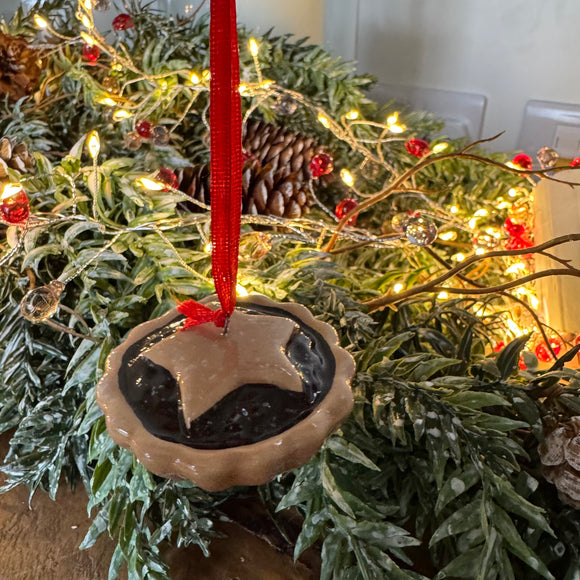 Fun Christmas ceramic Hanging Decoration
Mine Pie with star decoration and hanging with red ribbon 5.5cm 