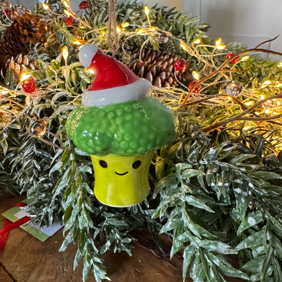 Fun Christmas ceramic Hanging Decoration
Broccoli with a big smile and wearing a santa hat 7cm 