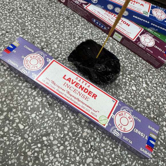 Satya most famous incense brands in the world - Hand rolled in India
15g Box of Satya of Incense Sticks
Approx 20cm in length and 10-12 sticks per box
Fragrance - Lavender