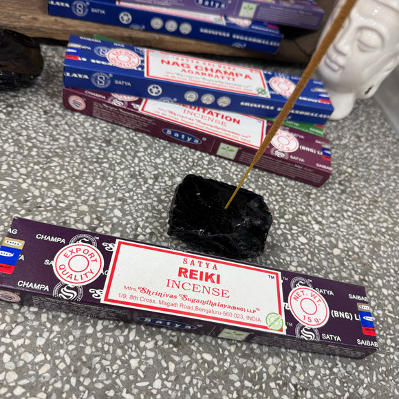 Satya most famous incense brands in the world - Hand rolled in India
15g Box of Satya of Incense Sticks
Approx 20cm in length and 10-12 sticks per box
Fragrance - Reiki