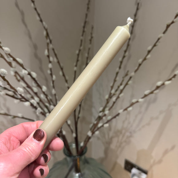 Bougie La Française Tapered Candle H20cm x D2.2cm
Colour - Chestnut/Beige - Chataigne

Bougie La Française, Maison Bergers sister company.