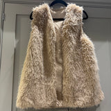 High quality Faux Fur Long Gilet with two side pockets &amp; full lined&nbsp;
Colour - Linen