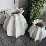 White Glazed Ribbed Poppy Seed Vases&nbsp;
Available in two sizes - Small H11cm &amp; Large H16cm&nbsp;