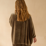 Chalk - Erin plush Velour floaty wide boxy lounge top&nbsp;
Colour - Truffle