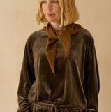 Chalk - Becca long sleeve classic round neckline Velour Top
Colour - Truffle

Designed in the UK.&nbsp; Designed for Living.