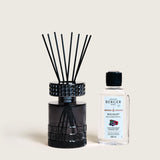 Maison Berger - Celebration&nbsp;Collection
Black Scented Bouquet Gift Pack with 200ml Hypnotic Oud Fragrance

Discover the Black Celebration scented bouquet, featuring an embossed black lacquered glass design paired with Hypnotic Oud’s deep, woody character.

New AW26