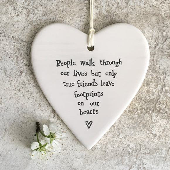 East of India Hanging Porcelain Heart with a meaningful quotes; 'People walk through our lives but only true friends leave footprints on our hearts' 2048