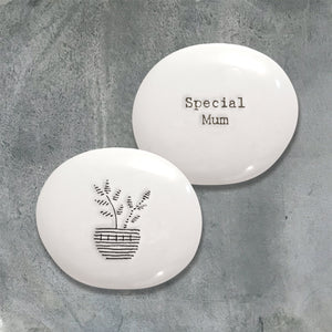 East of India Quotable pebble collection - Small gifts with a meaningful quote for someone special White Round Pebble 'Special Mum'