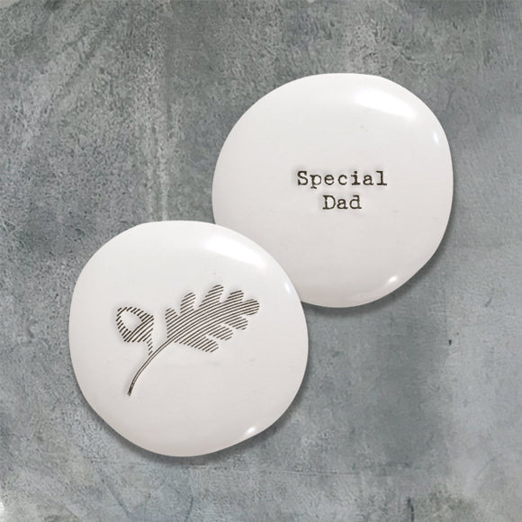 East of India Quotable pebble collection - Small gifts with a meaningful quote for your dad White Round Pebble 'Special Dad'