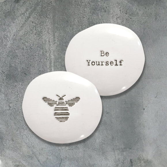East of India Quotable pebble collection - Small gifts with a meaningful quote for someone special White Round Pebble 'Bee Yourself'