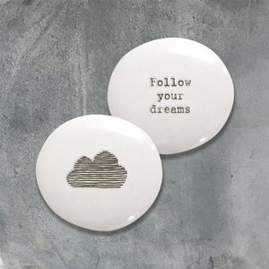 East of India Quotable pebble collection - Small gifts with a meaningful quote for someone special White Round Pebble 'Follow your dreams'