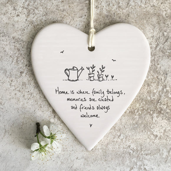 East of India Hanging Porcelain Heart with a meaningful quotes; 'Home is where family belongs, memories are created and friends always welcome' 6208