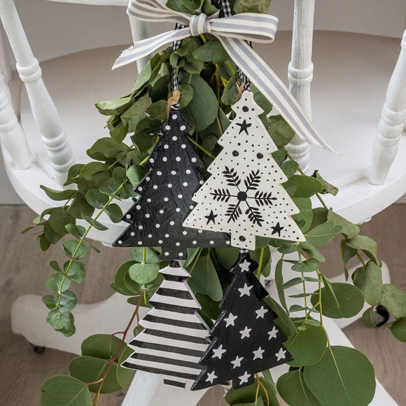 Black & White Hanging Patterned Trees 23AW33