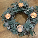 Round table decoration; 4 T-light holder D30cm decorated with greenery, pinecones &amp; silver glitter baubles&nbsp;